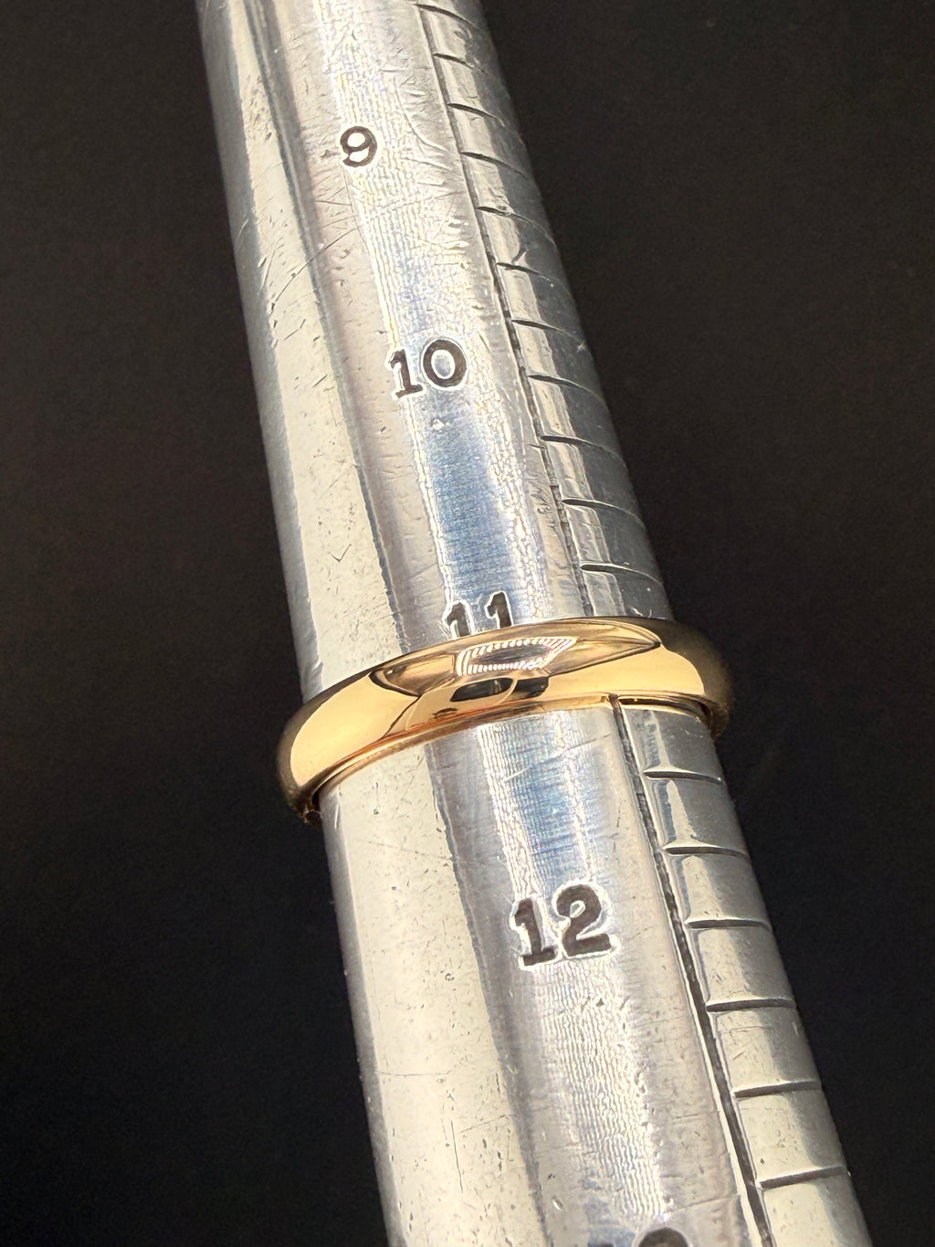 14K Solid Gold Men’s Wedding Band – 4mm Classic Plain Gold Ring (Size 11, 5.67g)