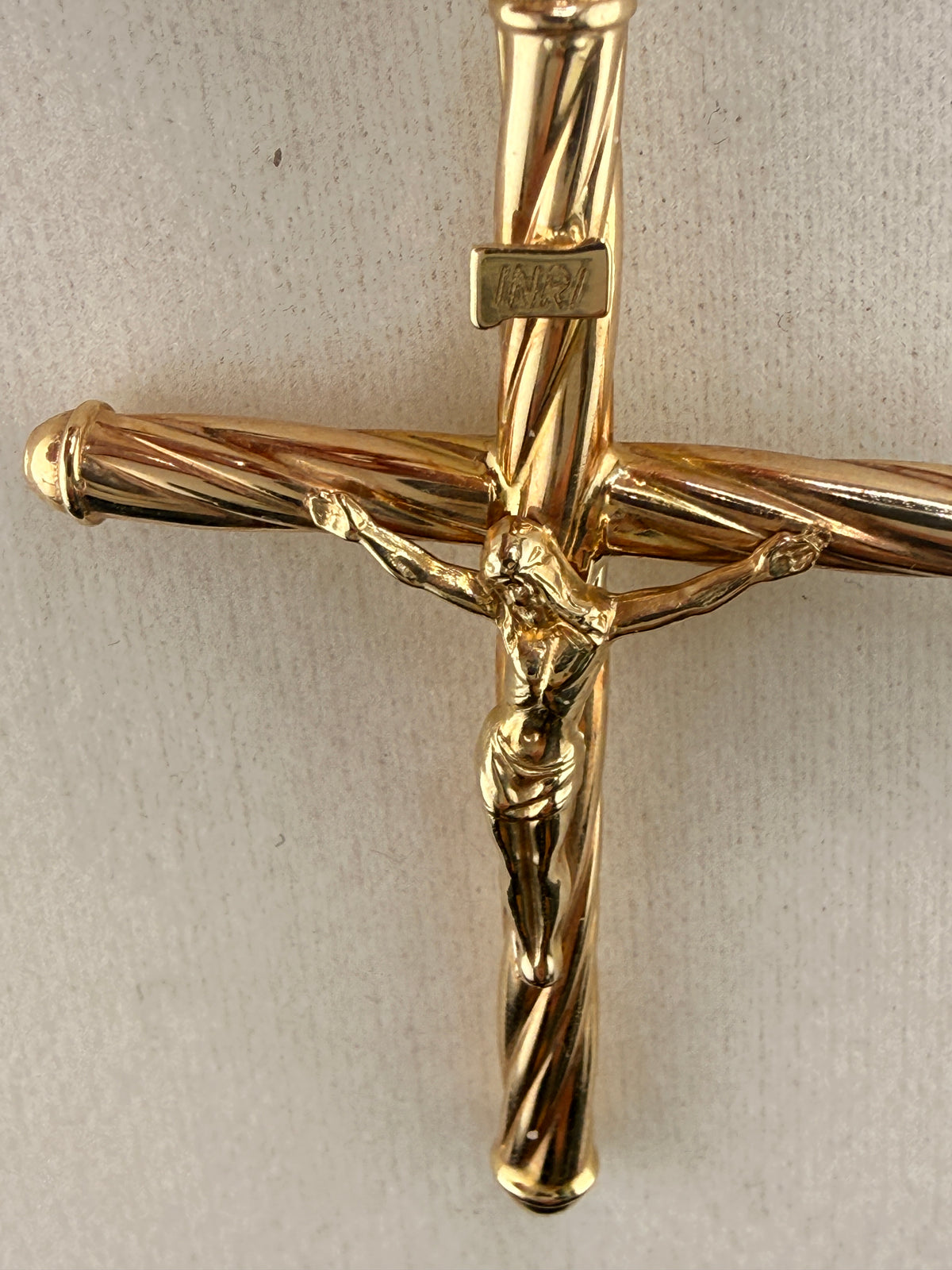 14K Gold Jesus on the Cross Pendant – Solid Gold Crucifix Pendant (4.09g) | Wholesale Jewelry Price