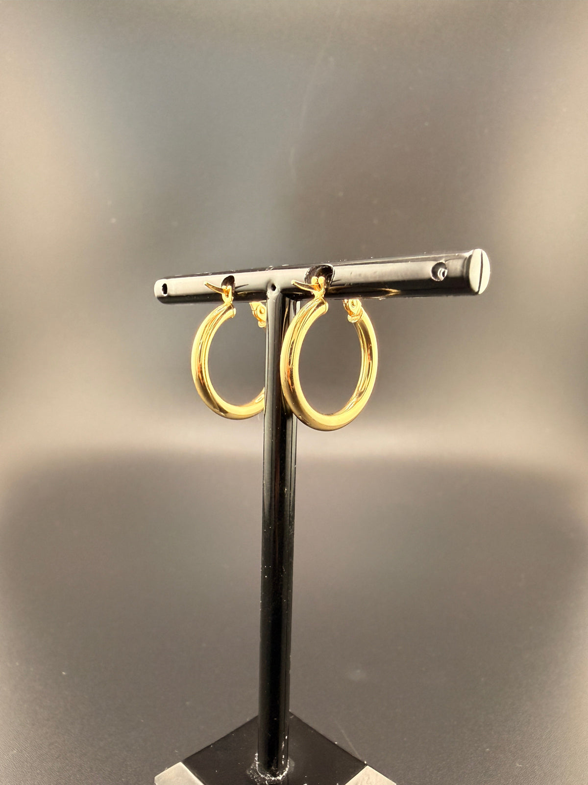 14K Solid Gold Hoop Earrings – Lightweight Classic Gold Hoops (1.46g)